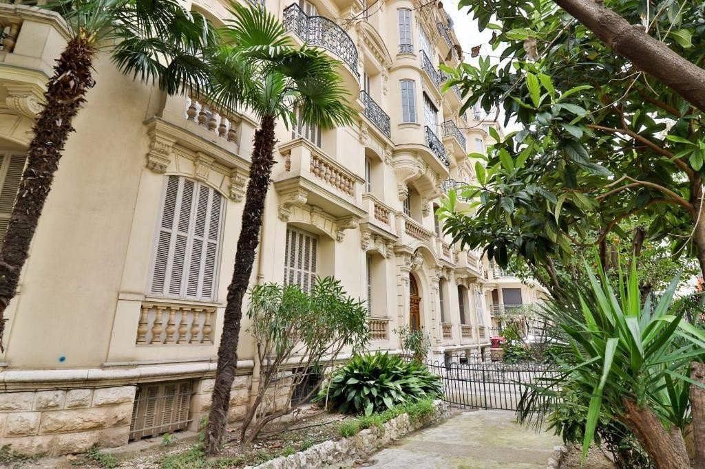 Appartement avant et après le débarras pour une vente immobilière